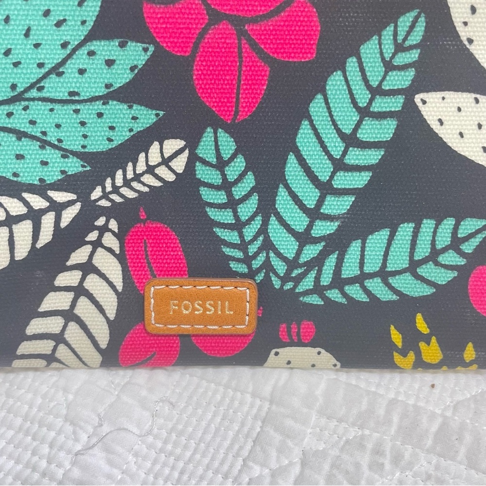 Fossil Eliza LG Wristlet in Dark Floral - Picture 7 of 7